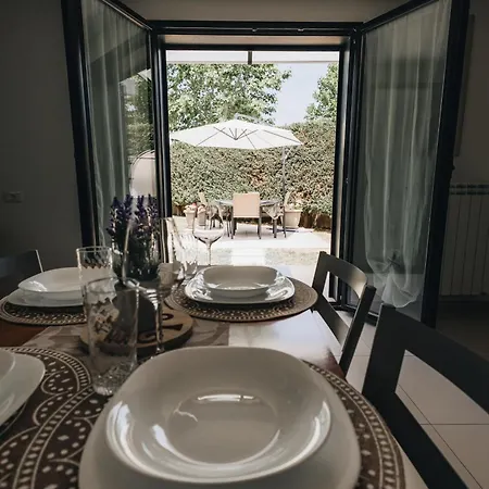 Athena Garden House Ferienhaus