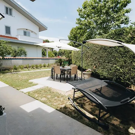 Athena Garden House Ferienhaus